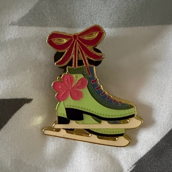 Disney Accessories - Disney Mulan ice skate Pin